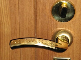 Замена дверной ручки входной двери в Оренбурге