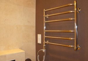 Установка электрического полотенцесушителя в ванной в Оренбурге